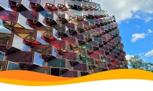 Швейцарский паркинг дополнили оригинальным солнечным фасадом