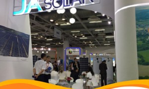 JA Solar запускает новую производственную линию для сборки солнечных батарей