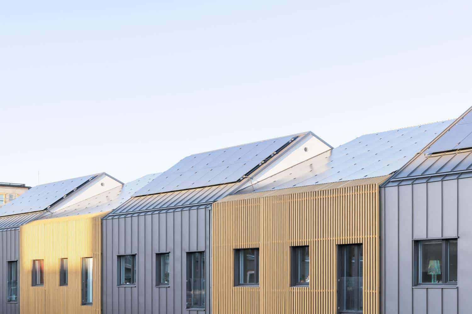 Модульні будинки з уже встановленими сонячними панелями від Street Monkey Architects