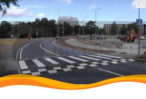 У столиці Естонії стали прокладати «розумне» дорожнє покриття