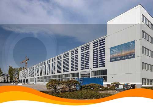 Сонячні електростанції на дахах замінюють фотоелектричними плівками на фасадах