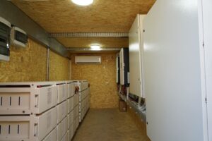 Гибридные инверторы Deye SUN-80K и накопители Deye BOS-B в контейнере СЭС